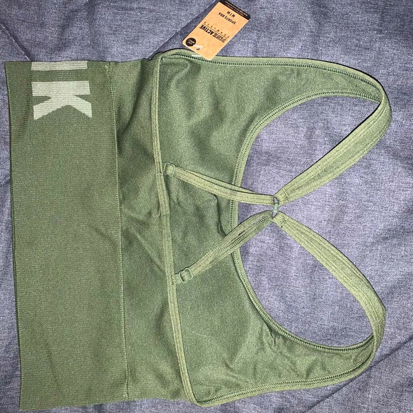 Pink Seamless sports bra - Picture 7 of 9